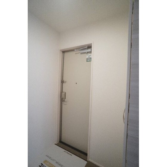 Ｄ－ＲＯＯＭ台新田町の玄関