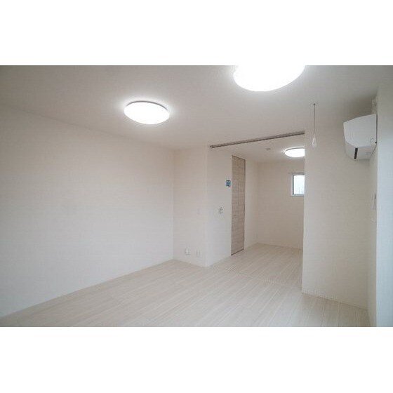 Ｄ－ＲＯＯＭ台新田町の居室・リビング