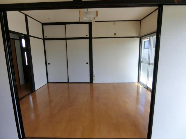 物件内観写真3　(洋室6帖(2))