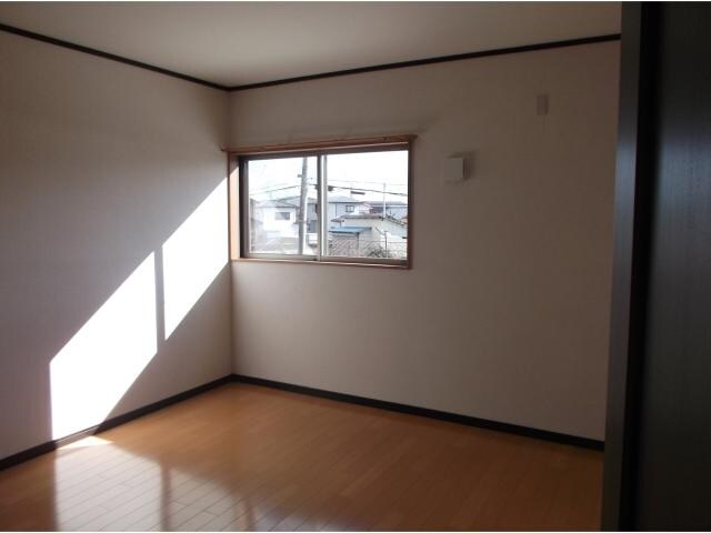 物件内観写真8　(2F洋室8帖)