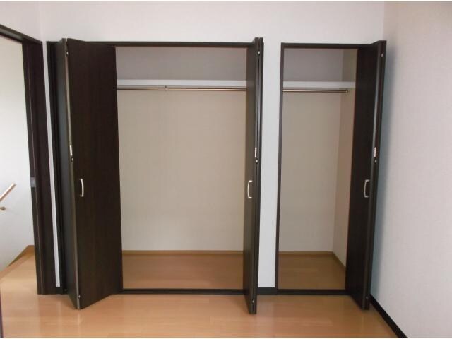 物件内観写真12　(2F洋室6帖側　クローゼット)