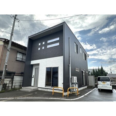 イズムスタイル附属学園前外観写真