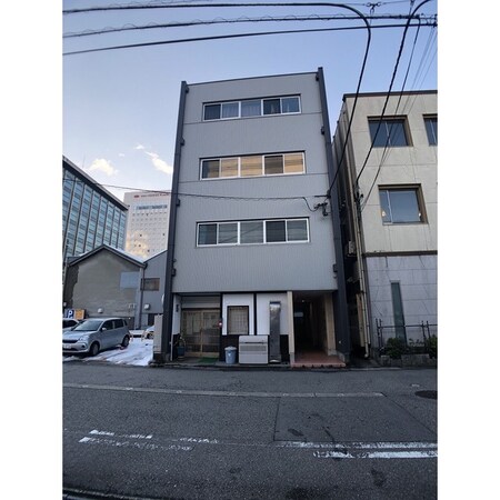 Plusビル外観写真