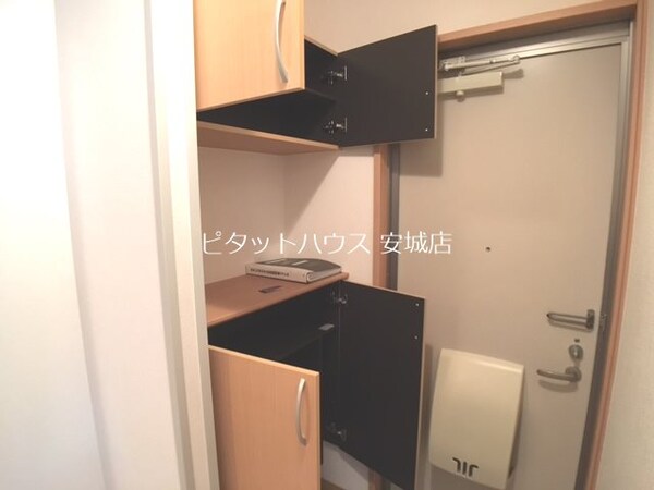 玄関(同物件別部屋)