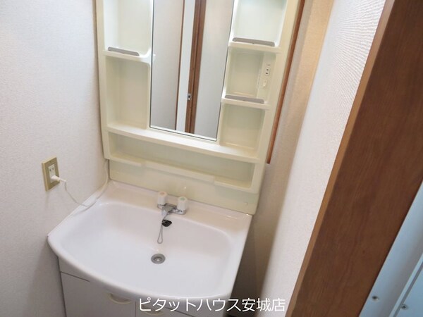 洗面所(参考写真２C)