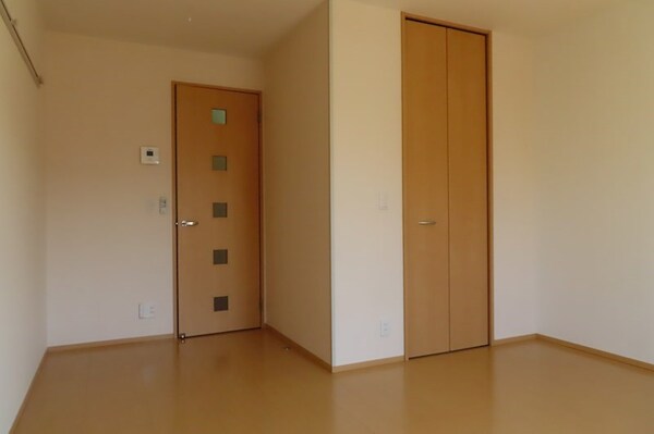 ベッドルーム(同物件別部屋)