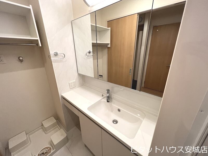 物件内観写真2　(同物件別部屋)