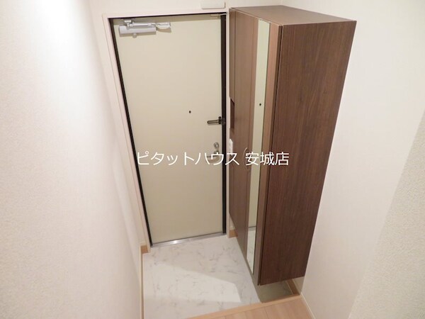 玄関(同物件別部屋)