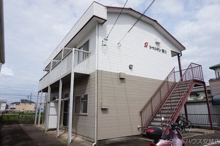 シャルマン芳川外観写真