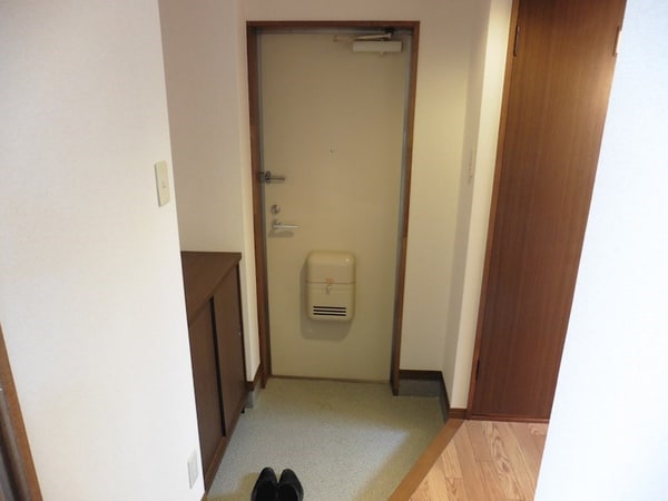 玄関(同物件別部屋)