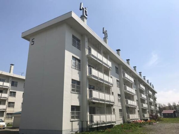 建物外観(重厚感のある建物です)