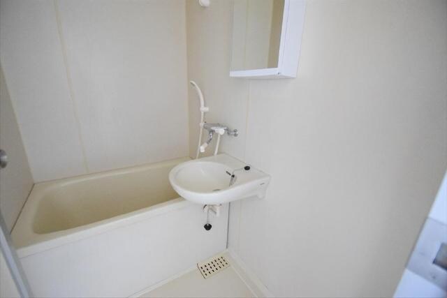 物件内観写真6　(洗面付バスルーム)