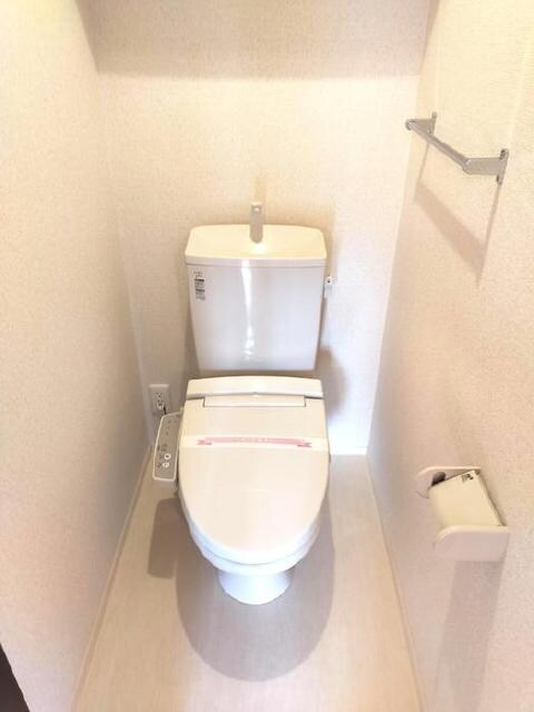 物件内観写真8　(温水洗浄暖房便座)