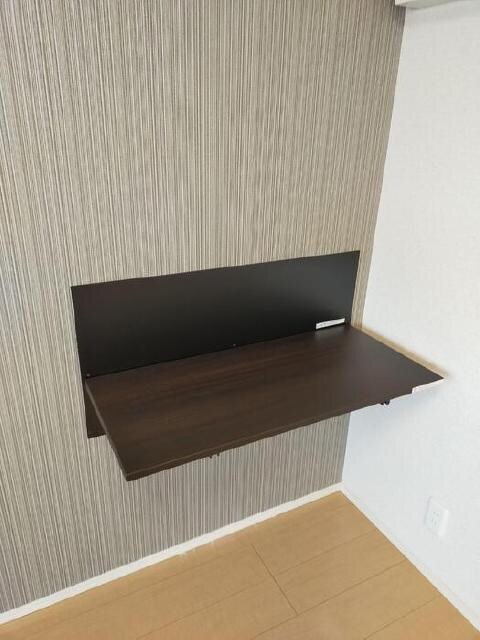 物件内観写真11　(折り畳みデスク)