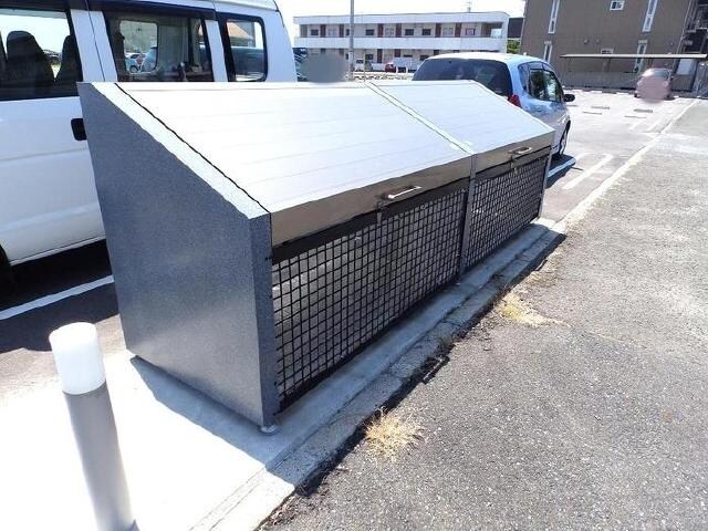 物件内観写真17　(敷地内ゴミステーション)