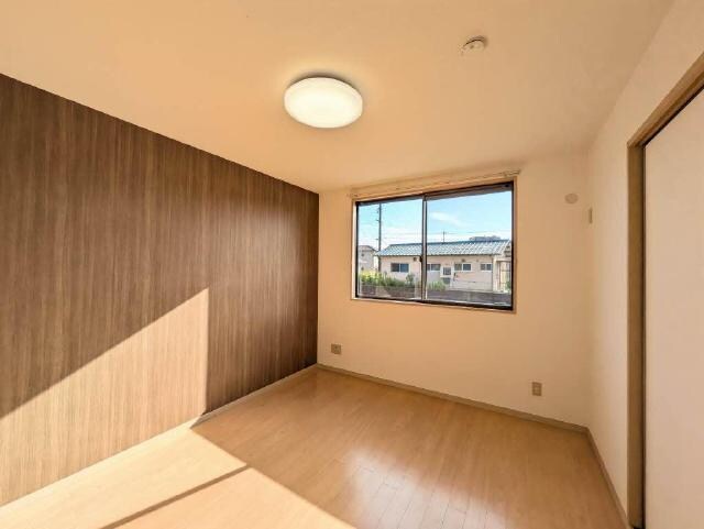 物件内観写真3　(洋室6.7帖)