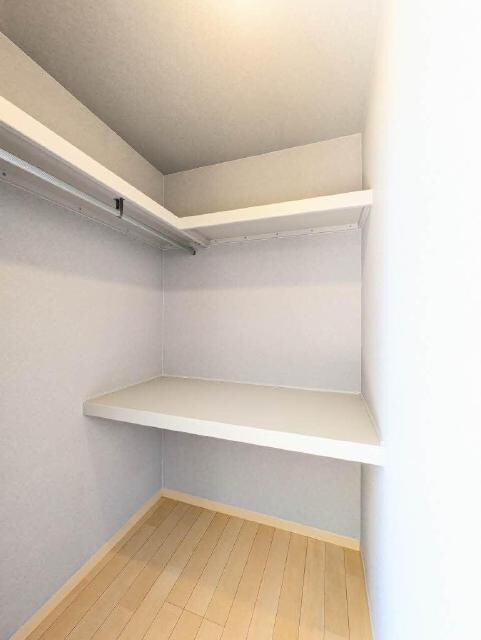 物件内観写真8　(ウォークインクローゼット)