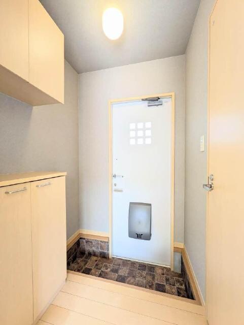 物件内観写真10　(玄関)