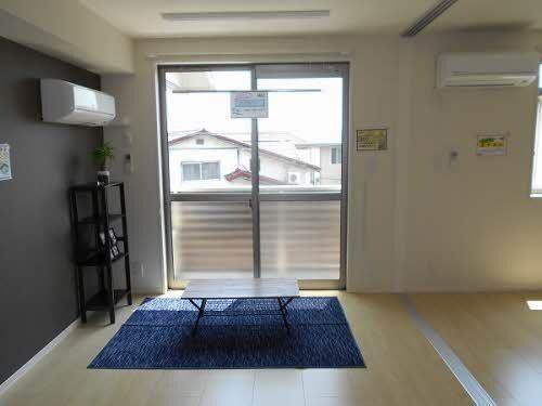 物件内観写真2　(リビングルーム)