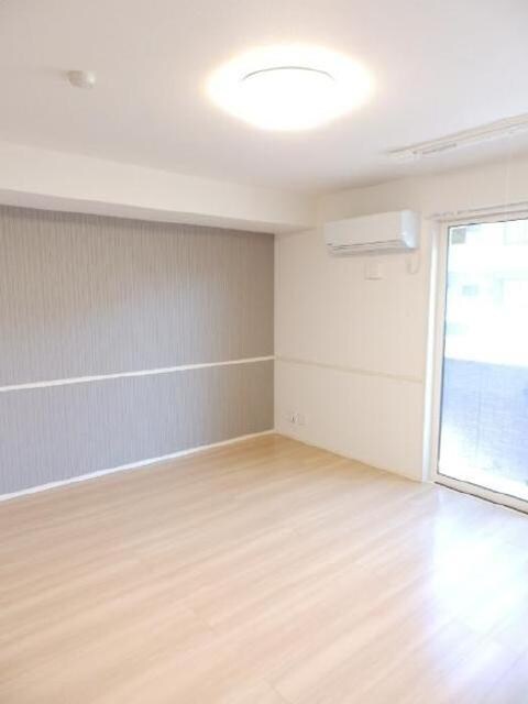 物件内観写真4　(リビング)