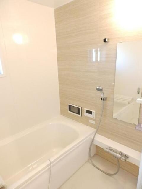 物件内観写真7　(追い炊き給湯・浴室TV付き一坪風)