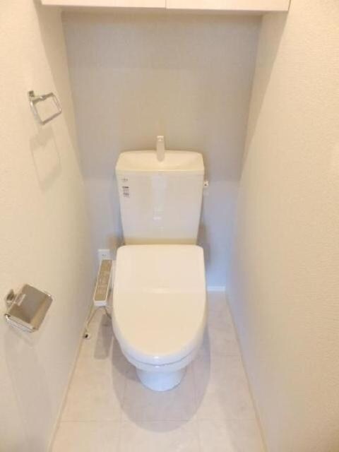 物件内観写真8　(温水洗浄暖房便座)