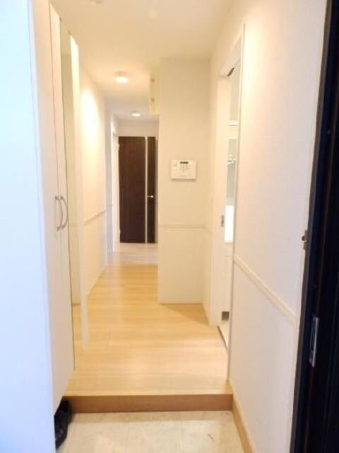 物件内観写真11　(玄関　シューズボックス完備)