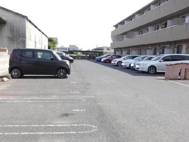 物件外観写真2　(駐車場)