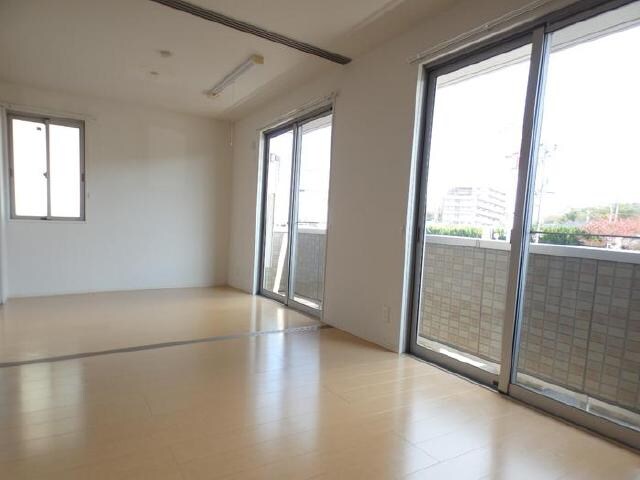 物件内観写真4　(リビング)