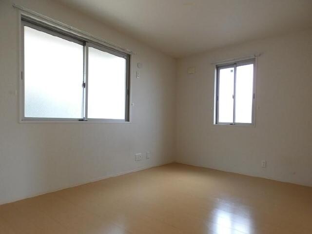 物件内観写真5　(西側洋室)