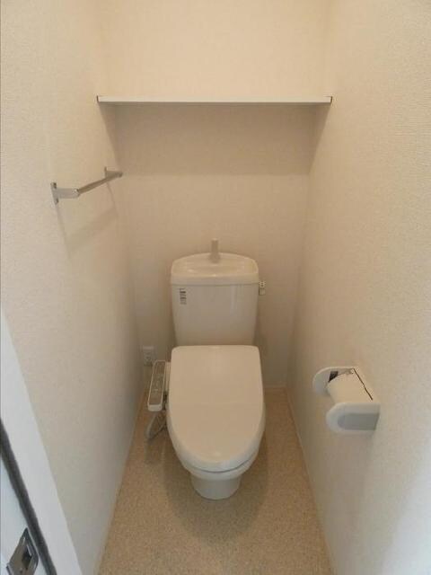 物件内観写真8　(温水洗浄暖房便座)