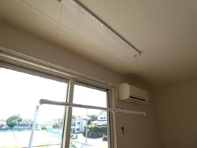 物件内観写真14　(室内物干し)