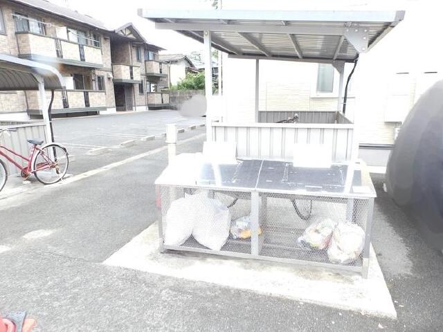 物件内観写真17　(敷地内ゴミステーション)