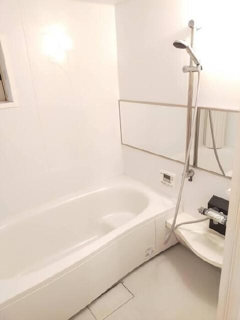 物件内観写真7　(一坪風呂（小窓付き）)