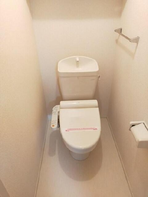 物件内観写真9　(温水洗浄暖房便座)