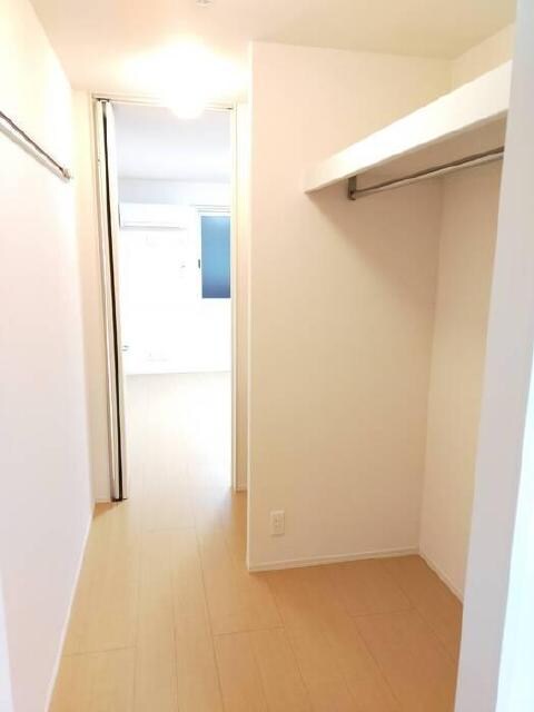 物件内観写真10　(ウォークスルークローゼット)