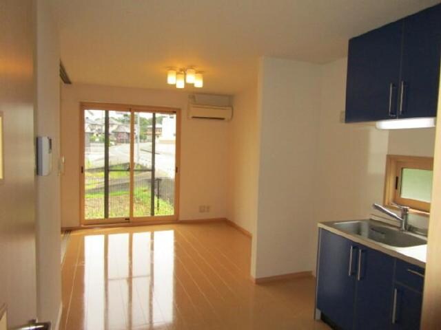 物件内観写真4　(リビング)