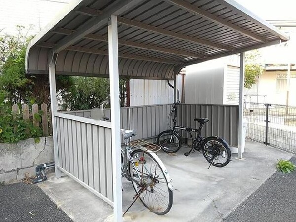 居室(駐輪場)
