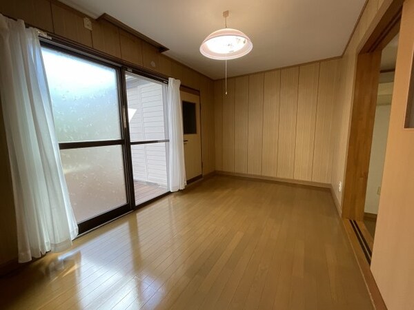 寝室(落ち着いて過ごせるお部屋なので、寝室にいかがでしょうか)