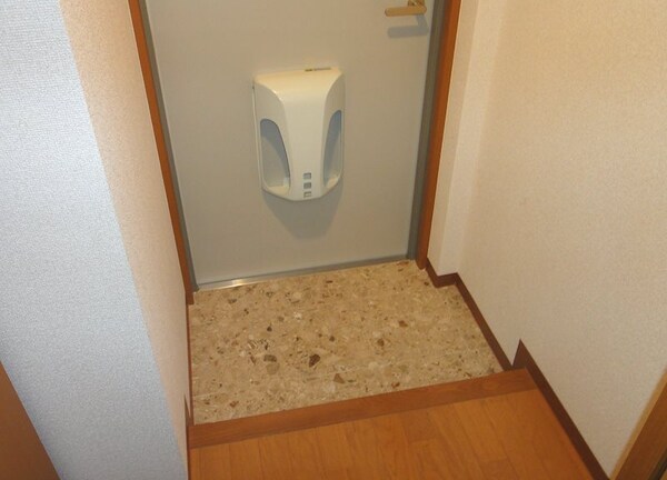 玄関(玄関錠はデジタロックed)