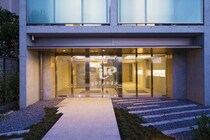 京急本線・久里浜線 六郷土手駅 7階建 築10年の外観写真