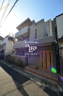 京急本線・久里浜線 立会川駅 3階建 築22年の外観写真