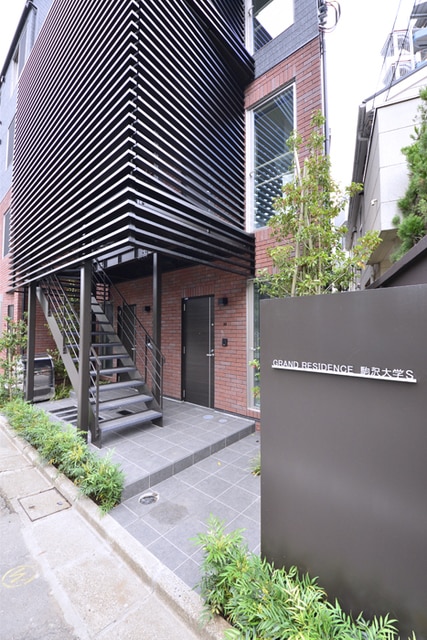 グランレジデンス駒沢大学Sのエントランス