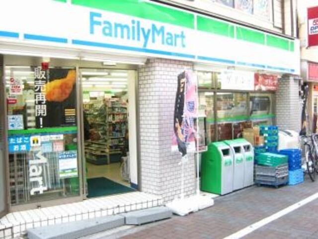 ファミリーマート用賀駅前店