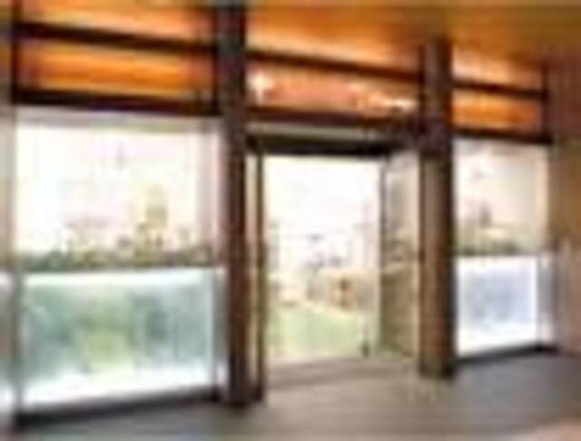 トモズ東京ミッドタウン店