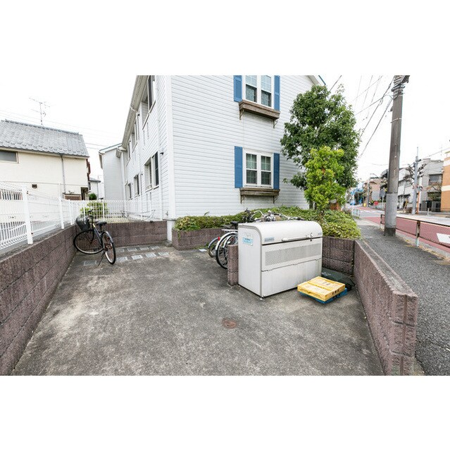 メゾン・プルミエ136の敷地内/建物