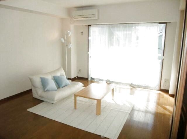 物件内観写真5　(家具は尽きません)