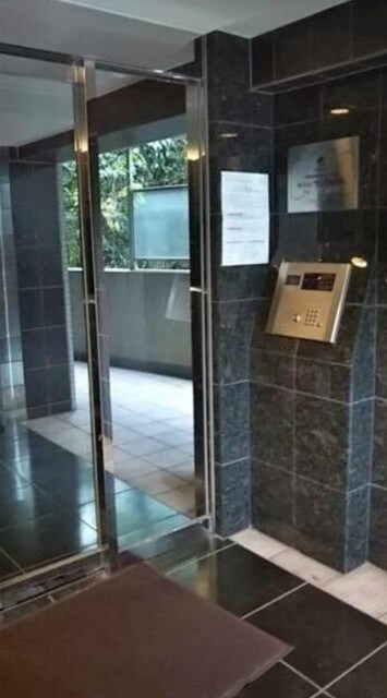 物件外観写真3　(オートロック)