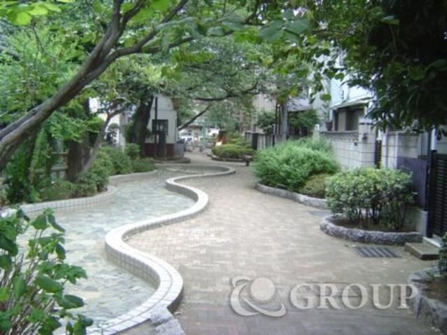 物件外観写真6　(駅周辺)