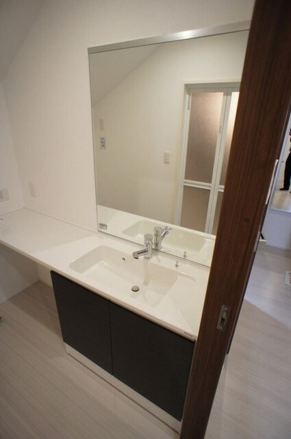 物件内観写真8　(独立洗面台)